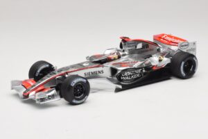 McLaren MP4/21 #3 K. Raikkonen 2006 Minichamps 1:18 530061803 Hars