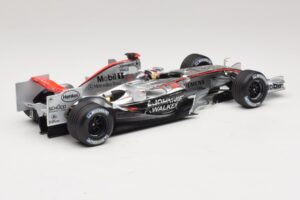 McLaren MP4/21 #3 K. Raikkonen 2006 Minichamps 1:18 530061803 Hars — afbeelding 2 van 7