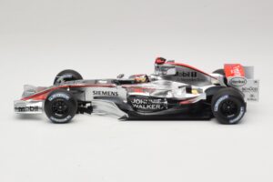 McLaren MP4/21 #3 K. Raikkonen 2006 Minichamps 1:18 530061803 Hars — afbeelding 3 van 7
