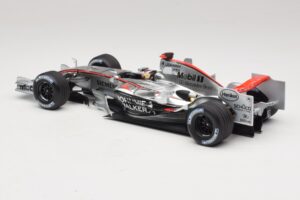 McLaren MP4/21 #3 K. Raikkonen 2006 Minichamps 1:18 530061803 Hars — afbeelding 5 van 7