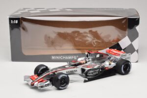 McLaren MP4/21 #3 K. Raikkonen 2006 Minichamps 1:18 530061803 Hars — afbeelding 7 van 7