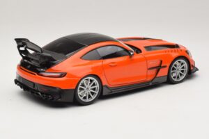 Mercedes AMG GT Black Series C190 Oranje met Zilveren Velgen Minichamps 1:18 110032024 Metaal — afbeelding 3 van 8