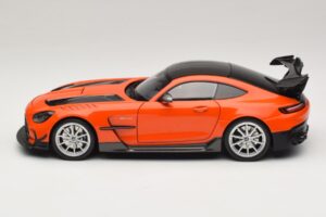 Mercedes AMG GT Black Series C190 Oranje met Zilveren Velgen Minichamps 1:18 110032024 Metaal — afbeelding 4 van 8