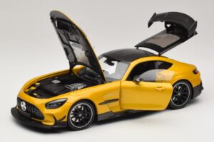 Mercedes AMG GT Black Series C190 Solarbeam Yellow Metallic Minichamps 1:18 110032021 Metaal — afbeelding 2 van 8