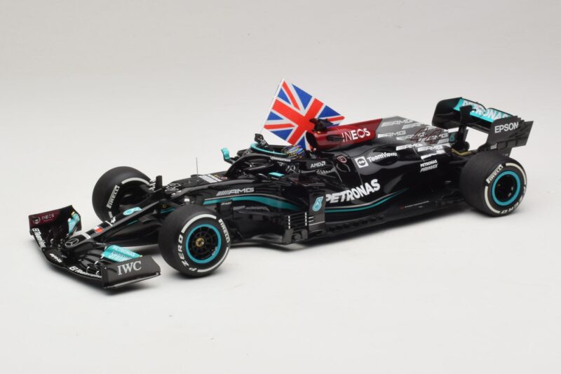 Mercedes AMG Petronas W12 E Performance L. Hamilton Winner British GP 2021 Minichamps 1:18 110211144 Hars