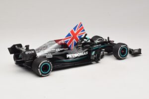 Mercedes AMG Petronas W12 E Performance L. Hamilton Winner British GP 2021 Minichamps 1:18 110211144 Hars — afbeelding 2 van 7