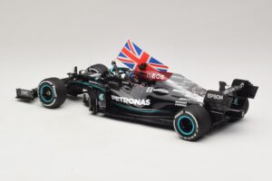 Mercedes AMG Petronas W12 E Performance L. Hamilton Winner British GP 2021 Minichamps 1:18 110211144 Hars — afbeelding 5 van 7