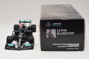Mercedes AMG Petronas W12 E Performance L. Hamilton Winner British GP 2021 Minichamps 1:18 110211144 Hars — afbeelding 6 van 7