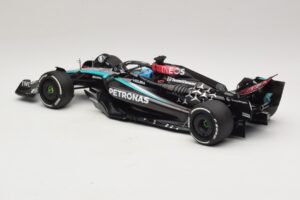 Mercedes AMG Petronas W15 E Performance G. Russell 2024 Minichamps 1:18 110240163 Hars — afbeelding 5 van 7