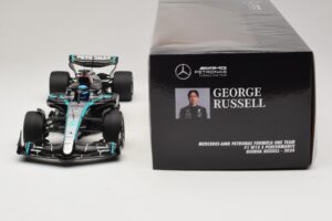 Mercedes AMG Petronas W15 E Performance G. Russell 2024 Minichamps 1:18 110240163 Hars — afbeelding 6 van 7