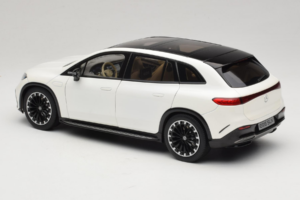Mercedes EQS SUV X296 Manufaktur Diamond White NZG 1:18 B66960590 Metaal — afbeelding 7 van 8