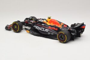 Oracle Red Bull Racing RB19 S. Perez Abu Dhabi GP 2023 Minichamps 1:18 110232311 Hars — afbeelding 5 van 7