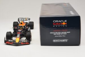 Oracle Red Bull Racing RB19 S. Perez Abu Dhabi GP 2023 Minichamps 1:18 110232311 Hars — afbeelding 6 van 7