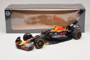 Oracle Red Bull Racing RB19 S. Perez Abu Dhabi GP 2023 Minichamps 1:18 110232311 Hars — afbeelding 7 van 7
