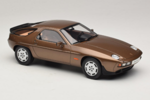 Porsche 928 S Tobacco Metallic GT Spirit 1:18 GT1005 Hars — afbeelding 4 van 6