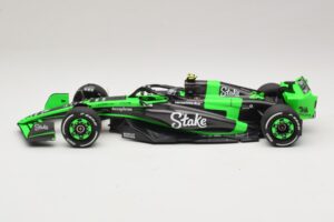 Stake Kick Sauber C44 G. Zhou Emilia Romagna GP 2024 Minichamps 1:18 117240124 Hars — afbeelding 3 van 7