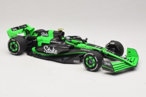 Stake Kick Sauber C44 G. Zhou Emilia Romagna GP 2024 Minichamps 1:18 117240124 Hars — afbeelding 4 van 7