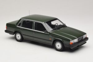 Volvo 740 GL Donkergroen Minichamps 1:18 155171702 Metaal — afbeelding 4 van 6