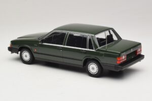 Volvo 740 GL Donkergroen Minichamps 1:18 155171702 Metaal — afbeelding 5 van 6