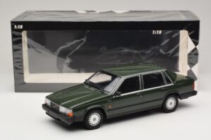Volvo 740 GL Donkergroen Minichamps 1:18 155171702 Metaal — afbeelding 6 van 6