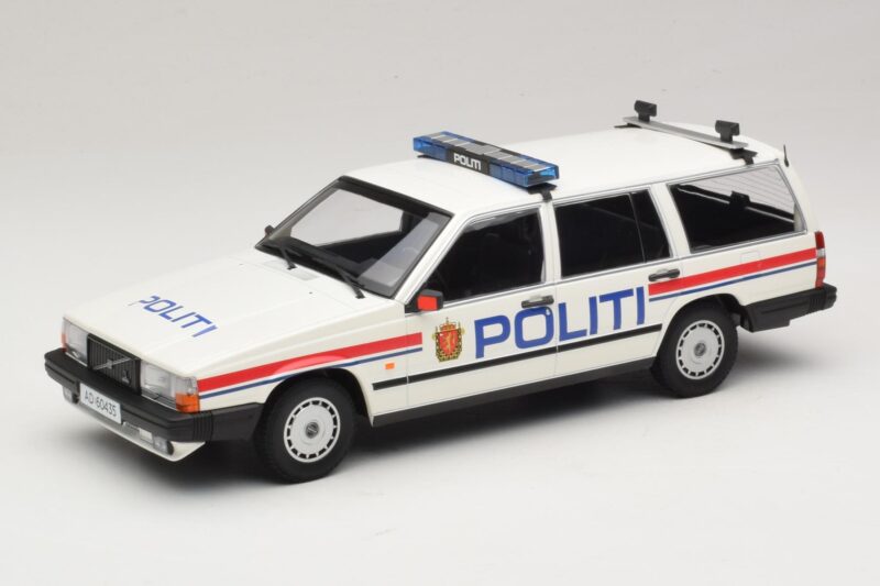Volvo 740 GL Stationwagon Politi Norway Minichamps 1:18 155171796 Metaal