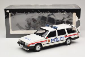 Volvo 740 GL Stationwagon Politi Norway Minichamps 1:18 155171796 Metaal — afbeelding 6 van 6