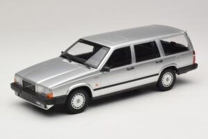 Volvo 740 GL Stationwagon Zilver Minichamps 1:18 155171770 Metaal