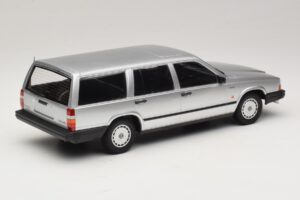 Volvo 740 GL Stationwagon Zilver Minichamps 1:18 155171770 Metaal — afbeelding 2 van 6