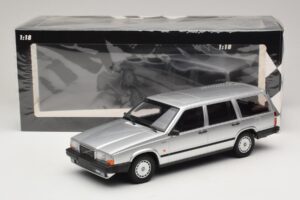 Volvo 740 GL Stationwagon Zilver Minichamps 1:18 155171770 Metaal — afbeelding 6 van 6