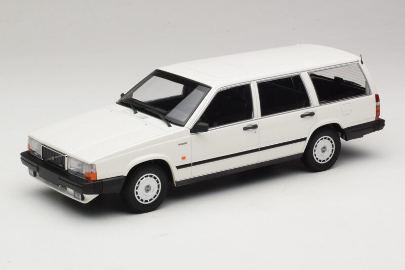 Volvo 740 GL Stationwagon Wit Minichamps 1:18 155171772 Metaal