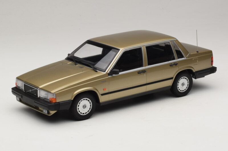 Volvo 740 GL Goud Minichamps 1:18 155171700 Metaal