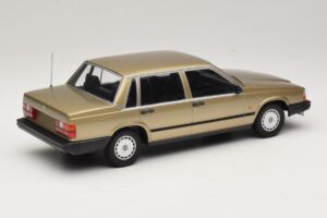 Volvo 740 GL Goud Minichamps 1:18 155171700 Metaal — afbeelding 2 van 6