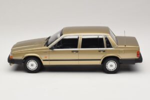 Volvo 740 GL Goud Minichamps 1:18 155171700 Metaal — afbeelding 3 van 6