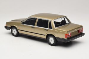 Volvo 740 GL Goud Minichamps 1:18 155171700 Metaal — afbeelding 5 van 6