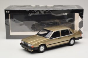 Volvo 740 GL Goud Minichamps 1:18 155171700 Metaal — afbeelding 6 van 6