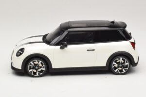 Mini Cooper S F66 Nanuq White Metallic Otto 1:18 OT1245 Hars — afbeelding 3 van 6