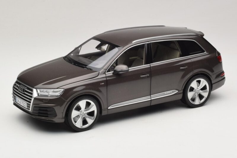Audi Q7 4M Argus Brown Minichamps 1:18 5011407615 Metaal