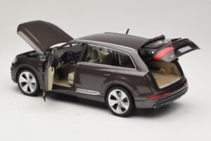 Audi Q7 4M Argus Brown Minichamps 1:18 5011407615 Metaal — afbeelding 5 van 8