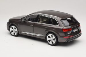 Audi Q7 4M Argus Brown Minichamps 1:18 5011407615 Metaal — afbeelding 7 van 8
