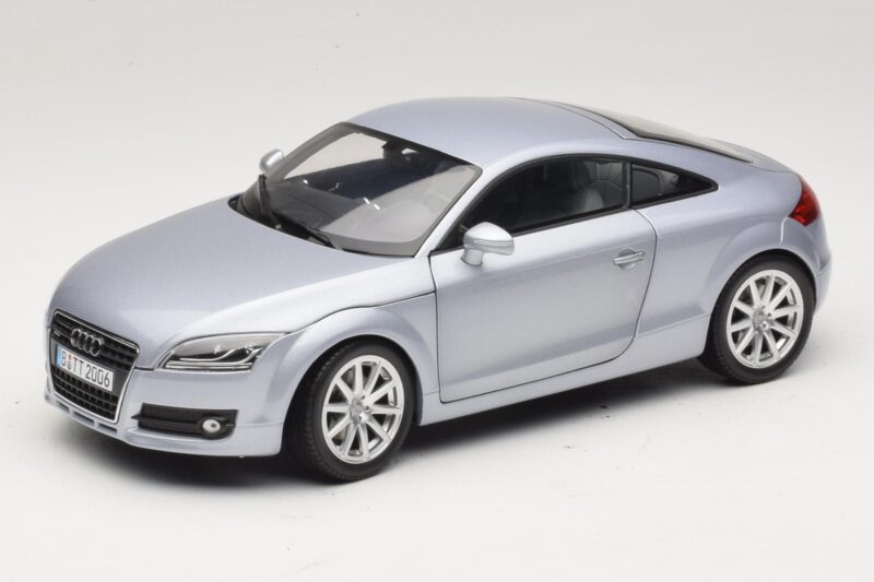 Audi TT 8N Silverblue Metallic Minichamps 1:18 100015020 Metaal