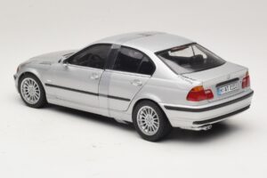 BMW 3-Series E46 6-Cylinder Zilver UT Models 1:18 20512 Metaal — afbeelding 5 van 6