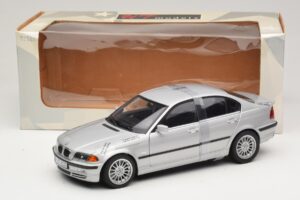 BMW 3-Series E46 6-Cylinder Zilver UT Models 1:18 20512 Metaal — afbeelding 6 van 6