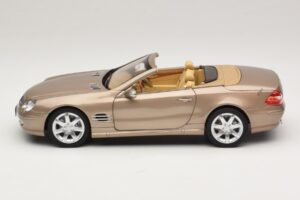 Mercedes SL500 R230 Travertine Beige Norev 1:18 183843 Metaal — afbeelding 5 van 9