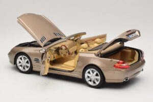Mercedes SL500 R230 Travertine Beige Norev 1:18 183843 Metaal — afbeelding 6 van 9