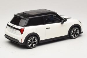 Mini Cooper S F66 Nanuq White Metallic Otto 1:18 OT1245 Hars — afbeelding 2 van 6
