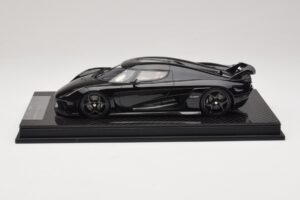 Koenigsegg Regera Zwart Carbon Pakket Beige Interieur FrontiArt 1:18 REMC042 Hars — afbeelding 3 van 7