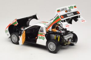 Lancia 037 #2 A. Bettega / M. Perissinot Rally San Marino 1984 Kyosho 1:18 08306F Metaal — afbeelding 5 van 8