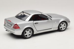 Mercedes SLK230 R170 AMG Roadster Zilver UT Models 1:18 26152 Metaal — afbeelding 3 van 8
