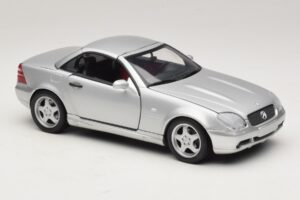 Mercedes SLK230 R170 AMG Roadster Zilver UT Models 1:18 26152 Metaal — afbeelding 6 van 8