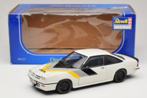 Opel Manta B GT/E Wit Custom Zwarte Velgen Revell 1:18 08422 Metaal — afbeelding 8 van 8